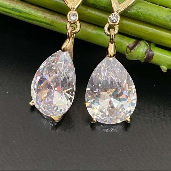 Unsigned Gold-tone Large Crystal Glass Teardrop 11mm Dangling Drop Earrings 12g - Picture 12 of 14